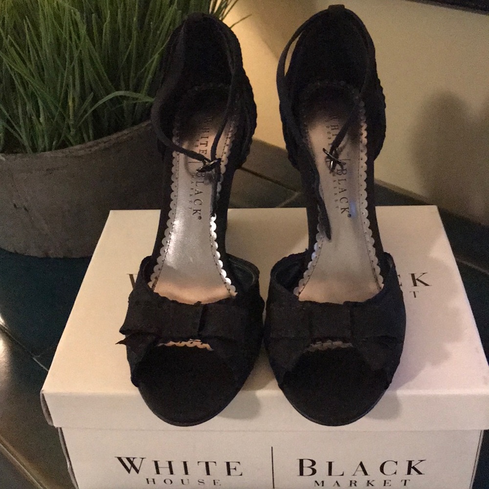 Ladies size 8.5 black fabric heel